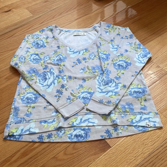 Abercrombie & Fitch Long Sleeve Floral Top in Size Medium - Picture 3 of 7